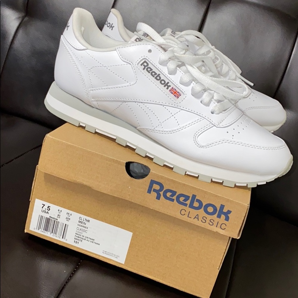 ‼️SOLD‼️ CLASSIC LEATHER REEBOK SHOES